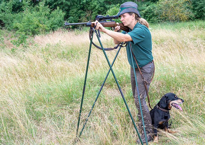 bestik Schießstock Pirsch Jagd jagen pirschen Handling Aufstellen Waffe auflegen ausrichten anvisieren